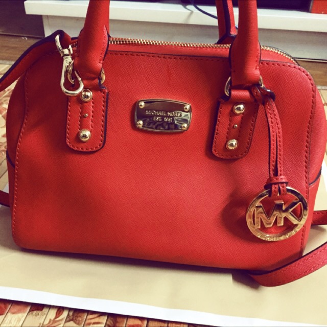 Michael kors hotsell saffiano mini satchel