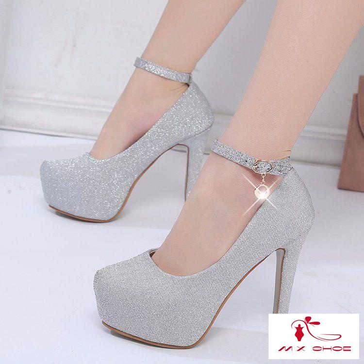 Round toe silver on sale shoes