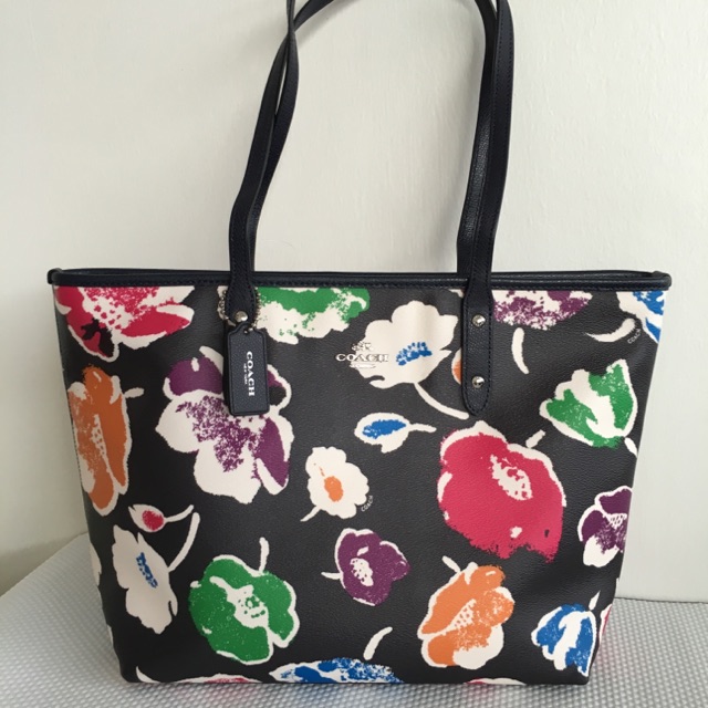 Coach large outlet city zip tote