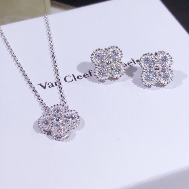 Vca on sale diamond necklace