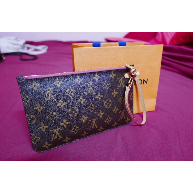 Lv cheap neverfull clutch