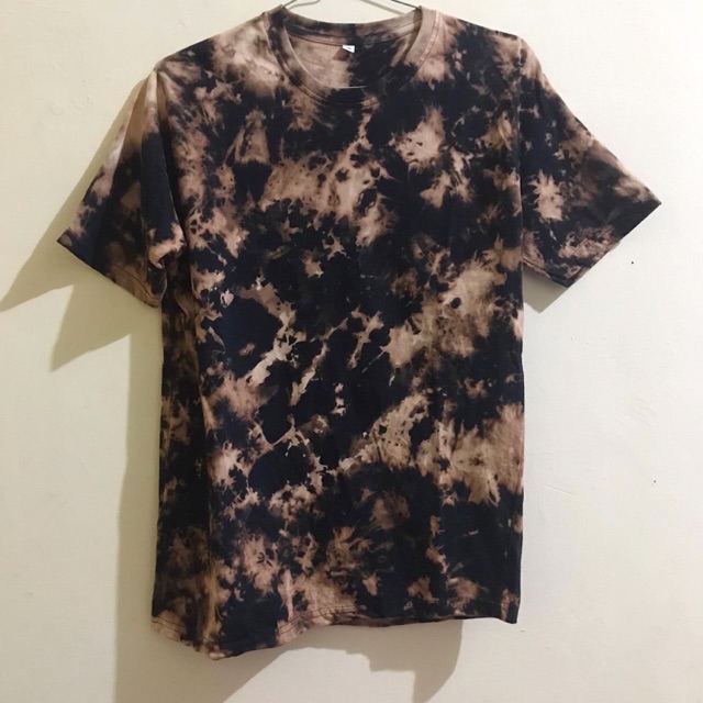 Black tie dye shirt crumple