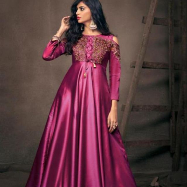 Tapeta 2024 silk gown