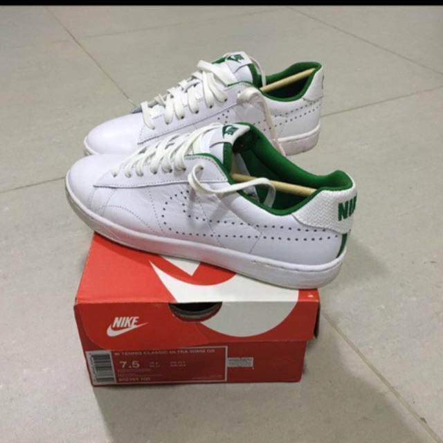 Nike tennis classic on sale green