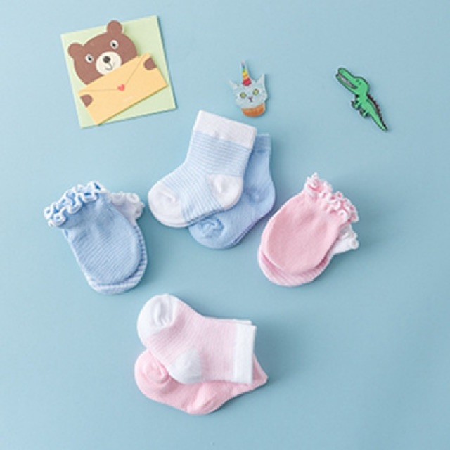 Newborn socks deals and mittens