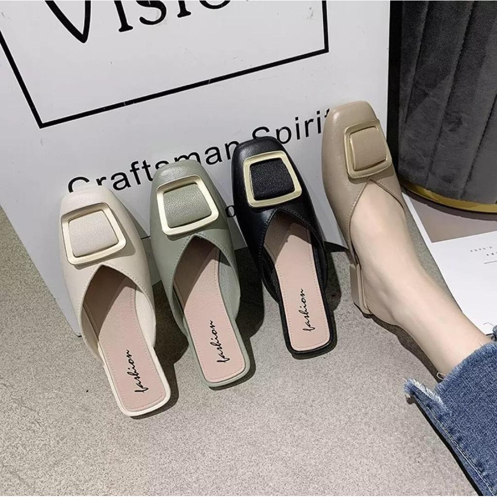 Flat on sale enclosed shoes