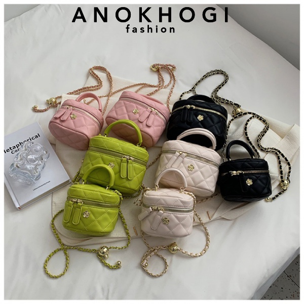 New Tote Bag Scarf Decoration Vintage Fashion One Shoulder Crossbody Bag  Casual Lingge Underarm Bag Chain Tote Bag Suitable for Women's Fashion  Matching