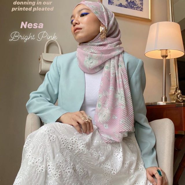 Pleated best sale printed shawl