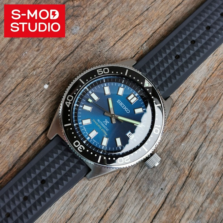 Seiko with rubber outlet strap