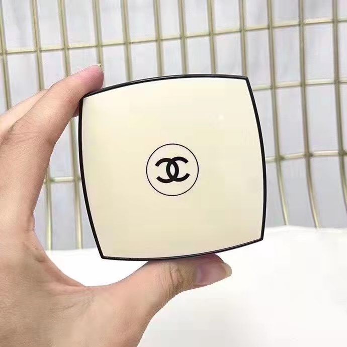 Chanel Les Beiges Cushion Healthy Glow Gel Touch Foundation Spf 25