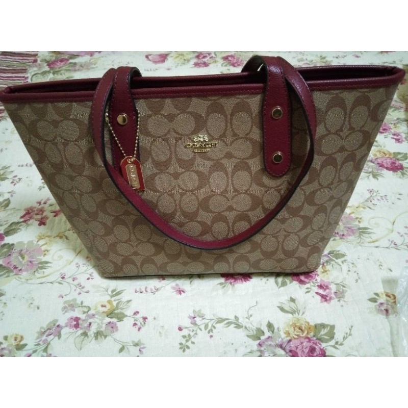 Coach discount maroon tote