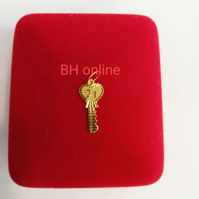 Gold 21st deals key pendant