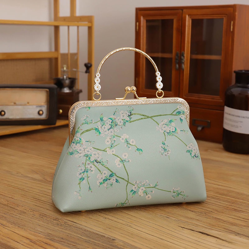 Clutch bag best sale in chinese