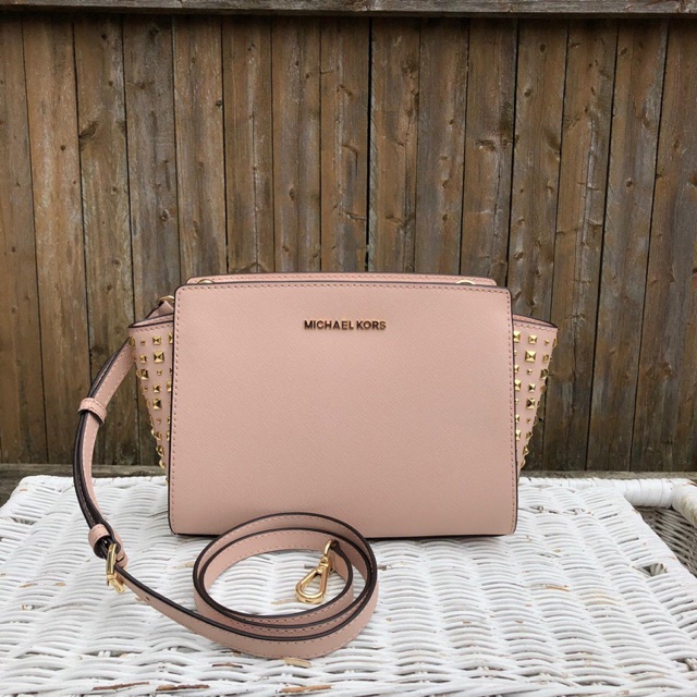 Micheal Kors Selma Stud Medium Messenger in Ballet Shopee Malaysia