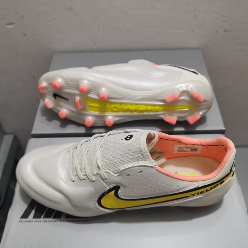 Kasut bola sale nike tempo