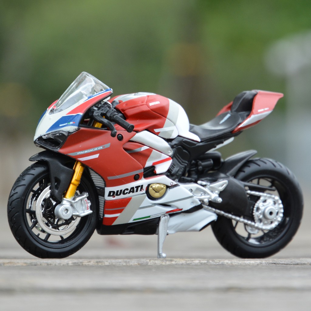 ducati panigale v4 model