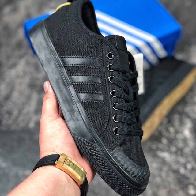 Adidas nizza outlet triple black