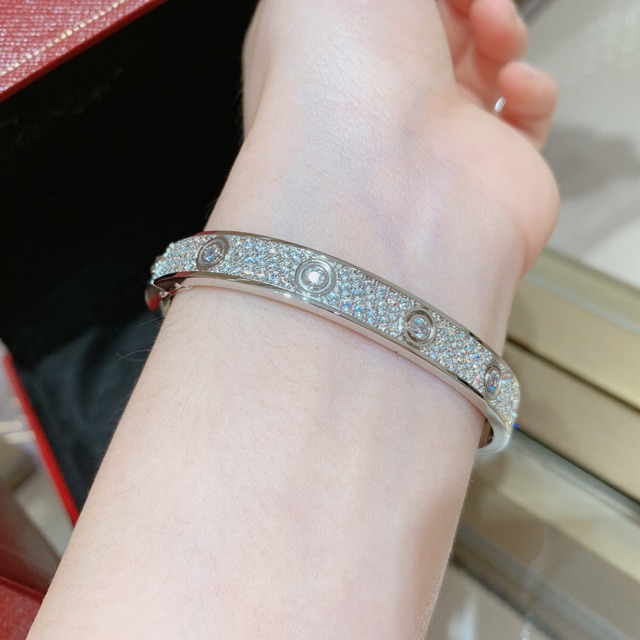 Cartier bracelet full diamond sale