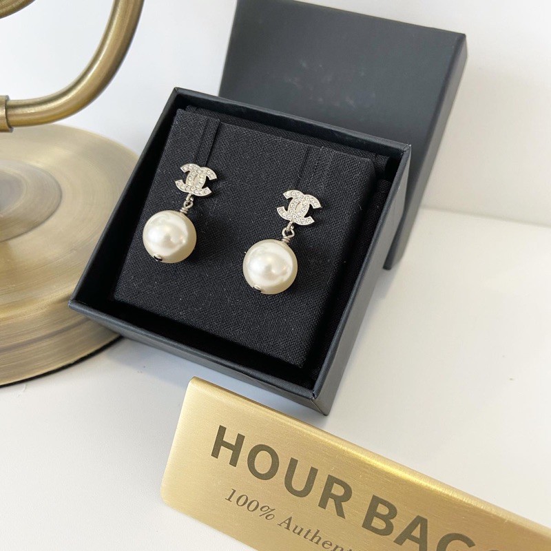 Chanel classic pearl on sale earrings