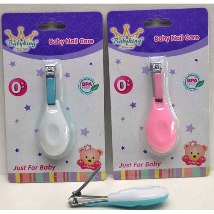 Baby king deals nail clipper