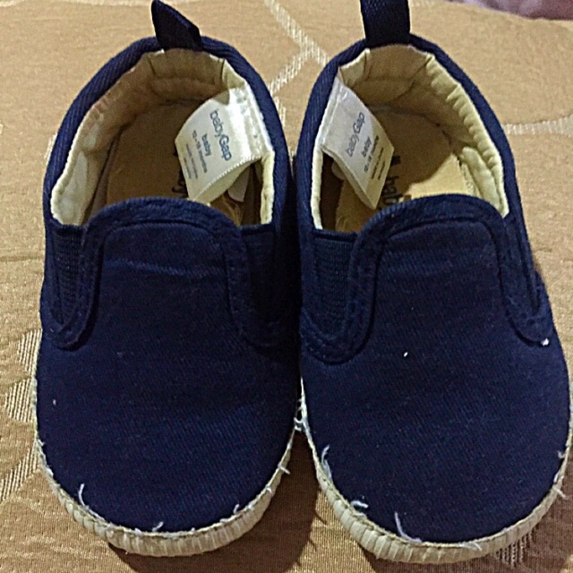 Baby deals gap sneakers