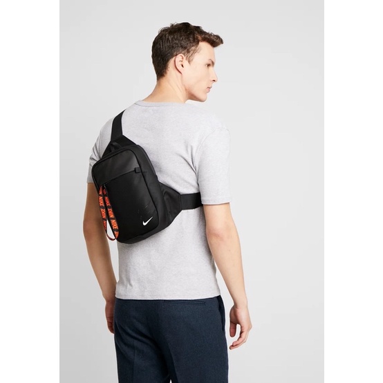 Nike sportswear 2024 essentials hip pack