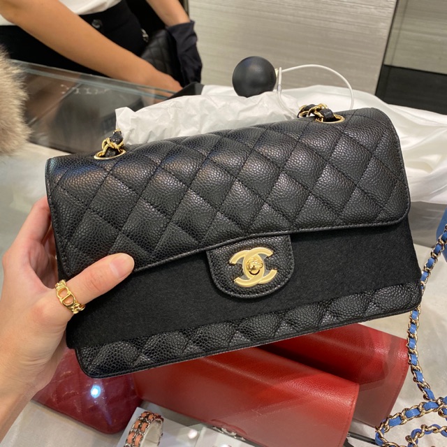 Chanel classic sales flap small