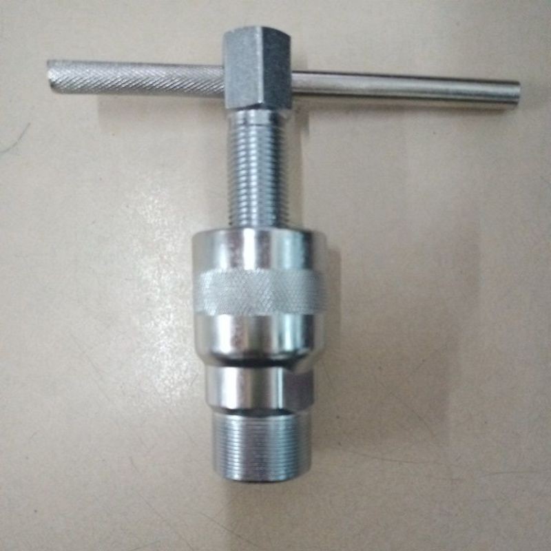 Two wheeler deals magnet puller