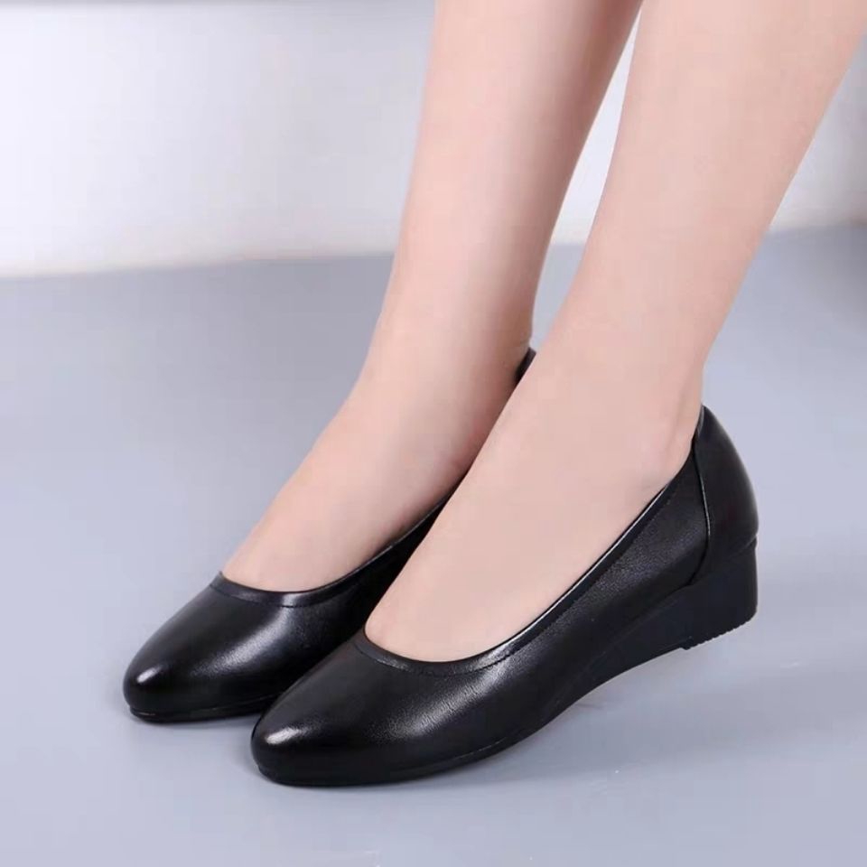 Black leather 2024 flat shoes ladies