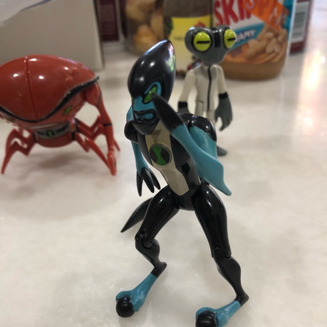 Ben 10 best sale xlr8 figure