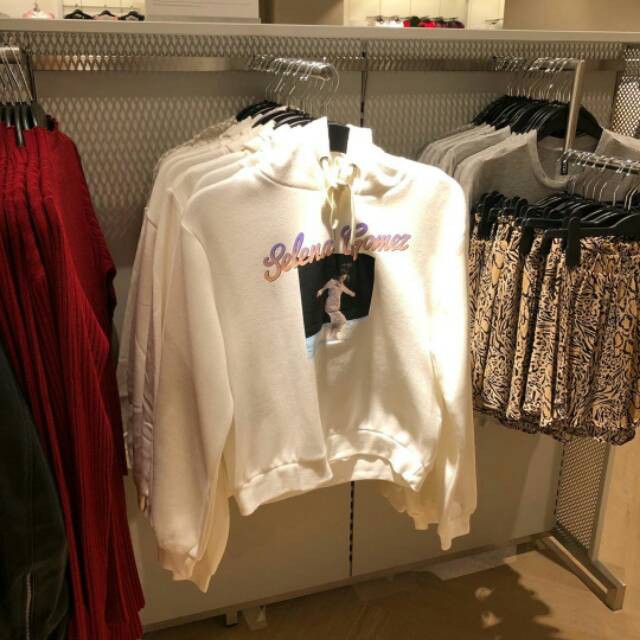 H&m selena best sale gomez sweatshirt