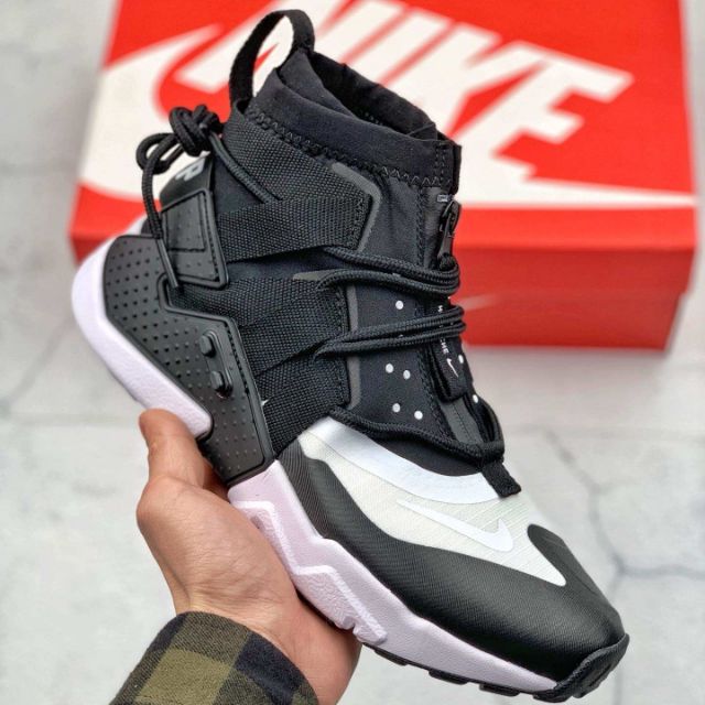 Nike huarache gripp on on sale feet