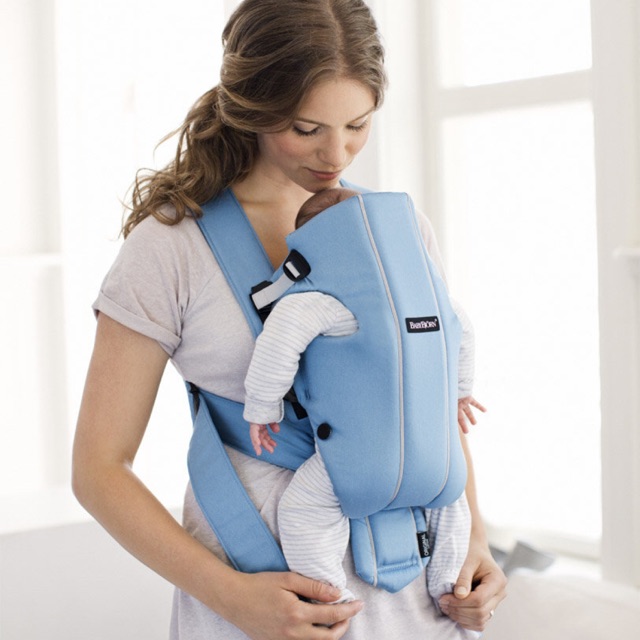 Baby bjorn on sale carrier light blue