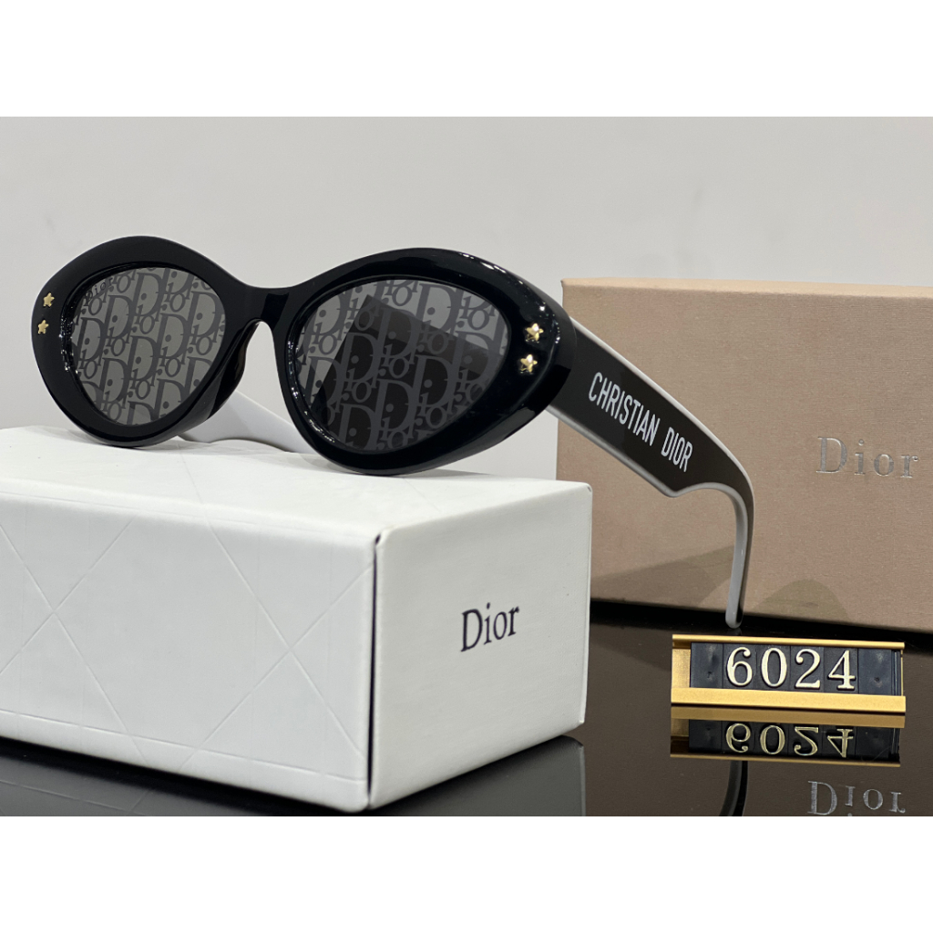 Chanel sunglasses 6024 BLACK PLASTIC CC LOGO SUNGLASSES CASE ref.535141 -  Joli Closet