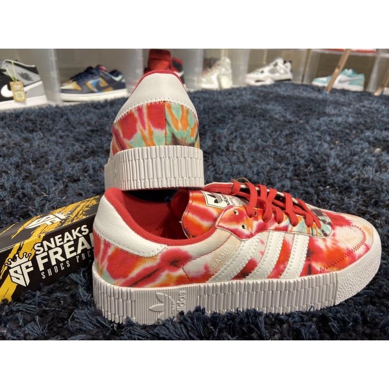 sneaks freaks