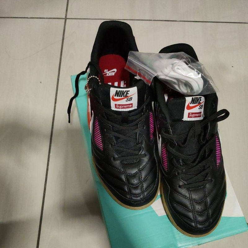 Nike supreme gato store black