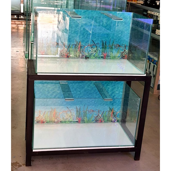 2 store feet aquarium