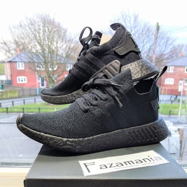 Nmd r2 triple store black