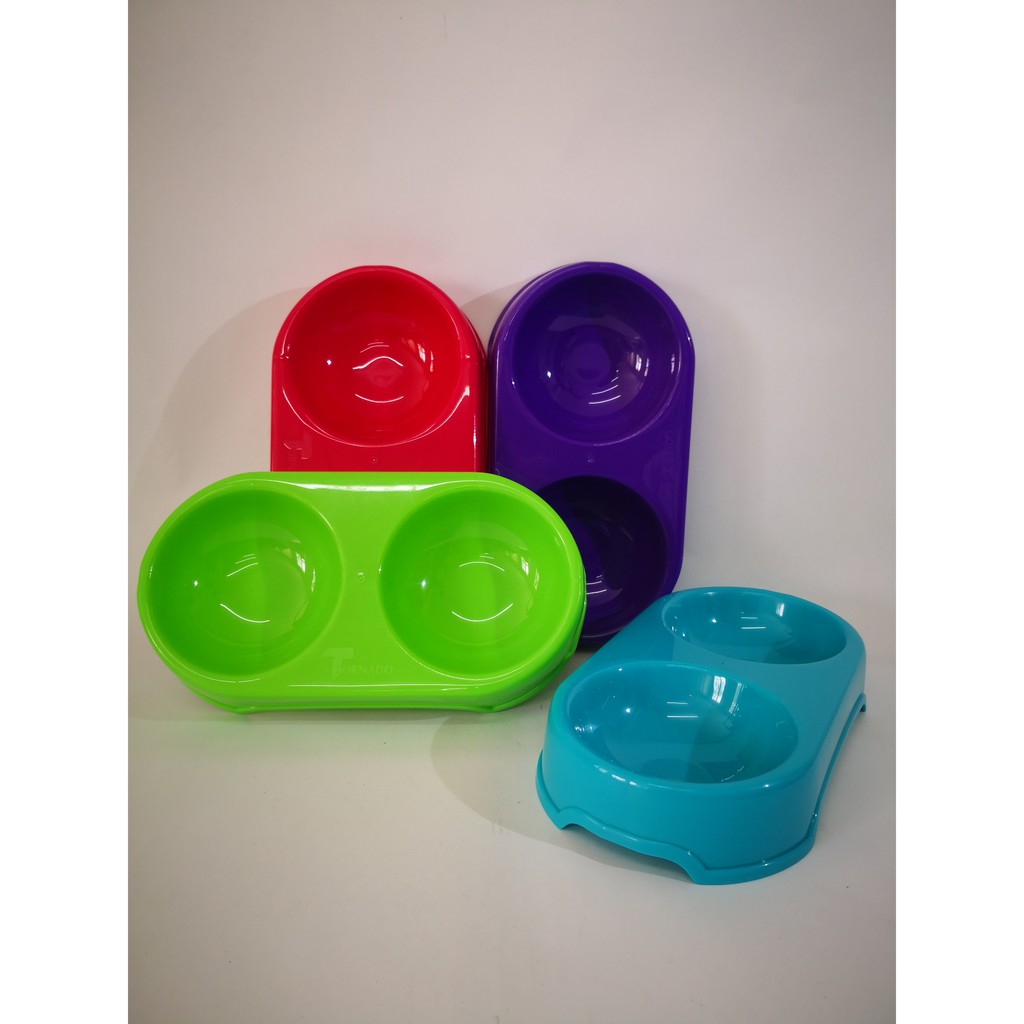 Plastic double dog outlet bowl