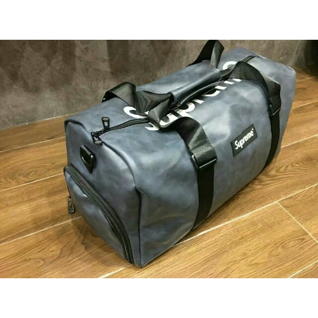 Supreme duffle 2025 bag leather