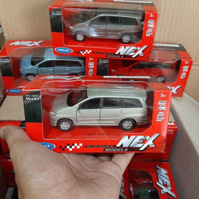 Toyota innova diecast deals toy