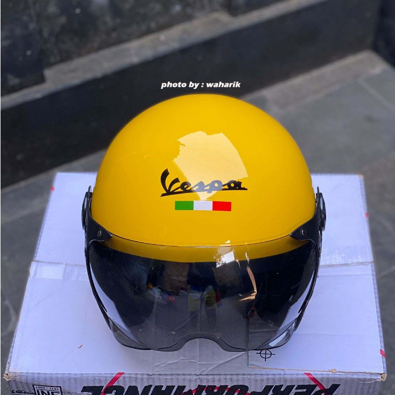 Vespa helmet best sale yellow price