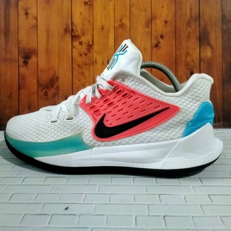 Kyrie low outlet 2 id