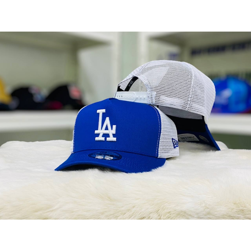 La cap hot sale online shop