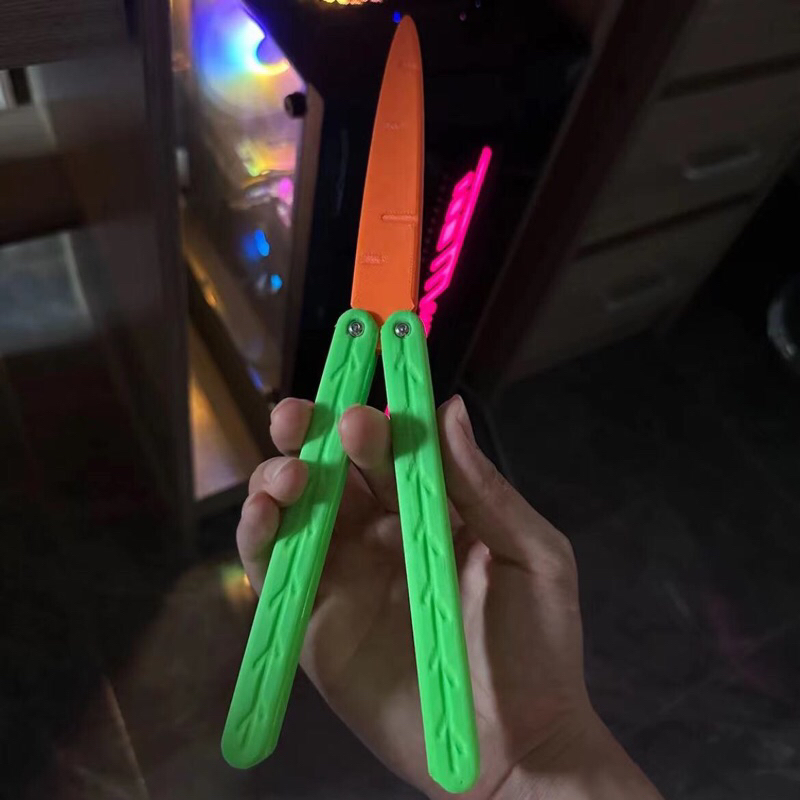 1 Luminous Radish Knife 3d Gravity Radish Knife Push Brand Small Carrot  Comb Will Light Up New Decompression Toy