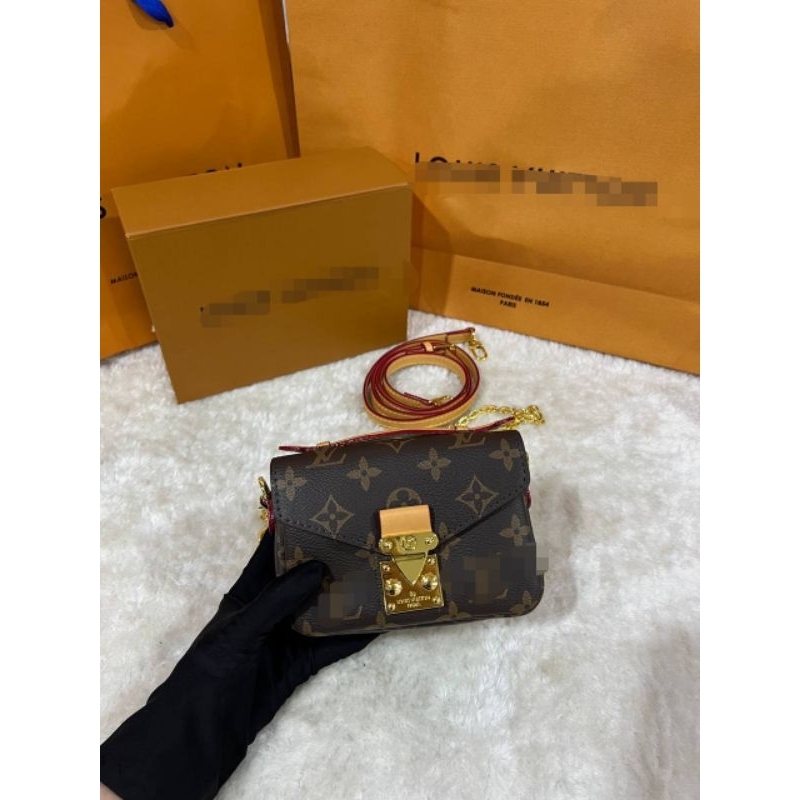 Please read the caption) Chanel Vip gift sling bag, Women's Fashion, Bags &  Wallets, Purses & Pouches on Carousell