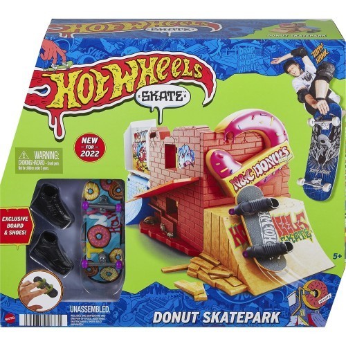 Hot Wheels x Tony Hawk Skate Aquarium Skatepark With 1 Fingerboard & Skate  Shoes Set