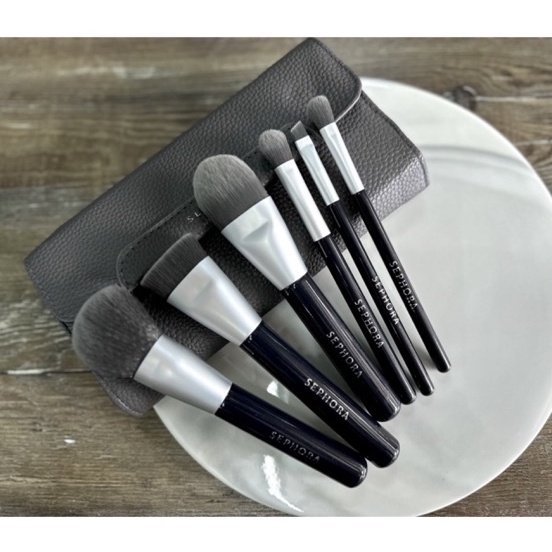 SEPHORA Collection Deluxe charcoal antibacterial makeup brush