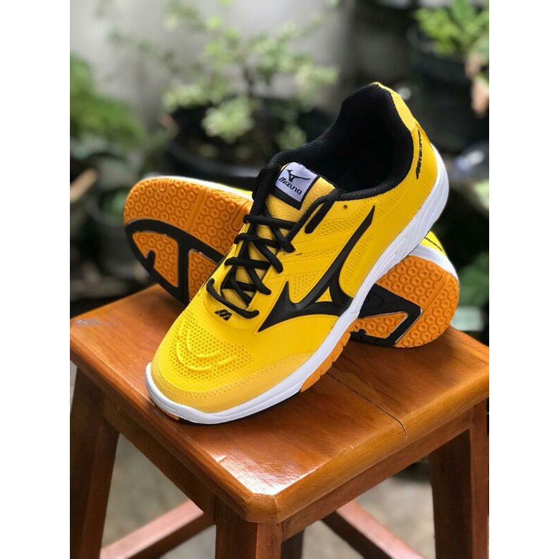 Mizuno badminton outlet shoes yellow